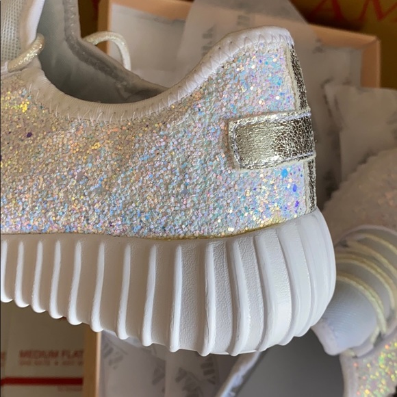 HP 🎉 WHITE GLITTER/SPARKLE SNEAKERS FIRM - Picture 6 of 6